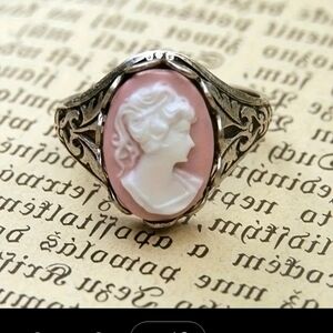 New Portrait Mary gemstone ring size 10